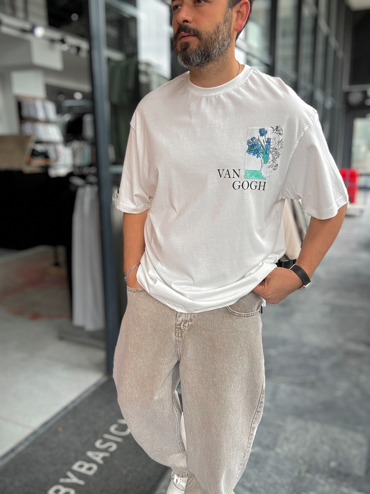 Beyaz Saksı Nakışlı Oversize T-Shirt SW-5141