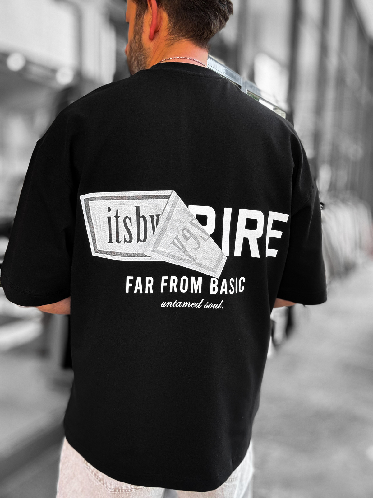Siyah Far From Basic Baskılı Oversize T-Shirt RES-1037
