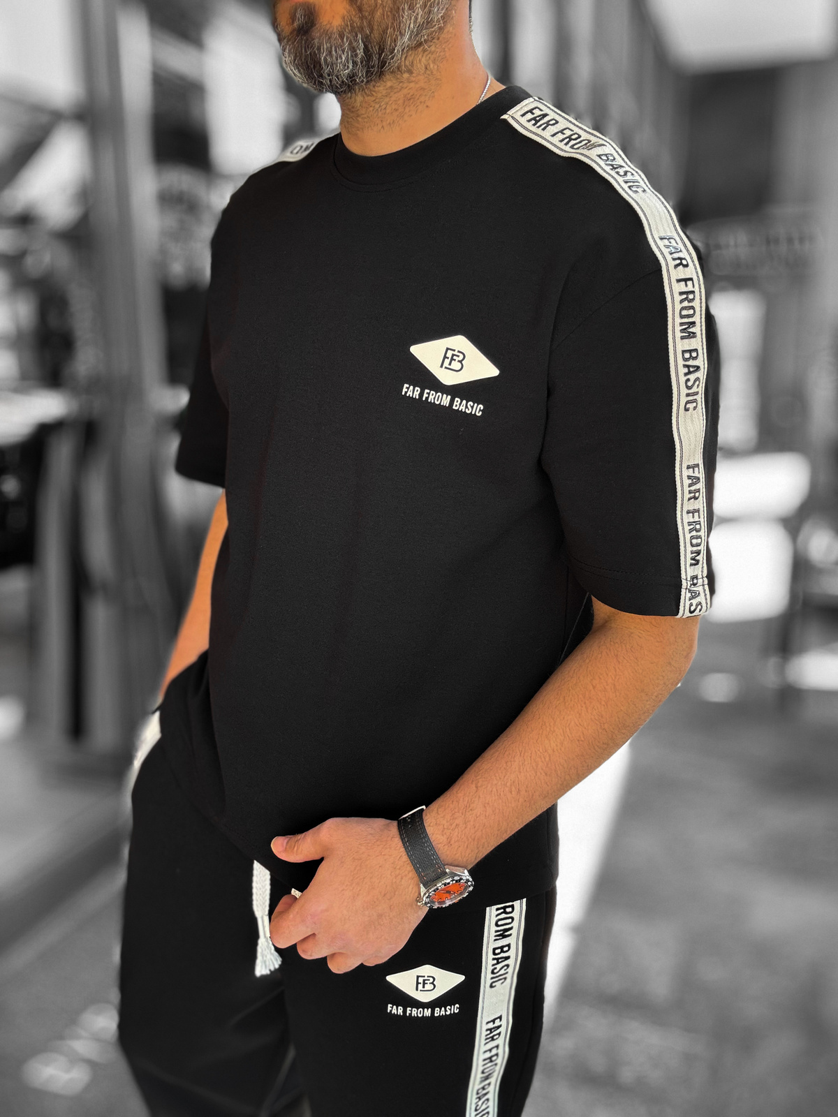 Siyah Far From Basic Kol Şeritli T-Shirt RES-1074