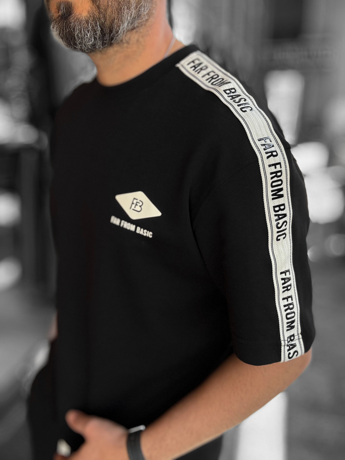 Siyah Far From Basic Kol Şeritli T-Shirt RES-1074