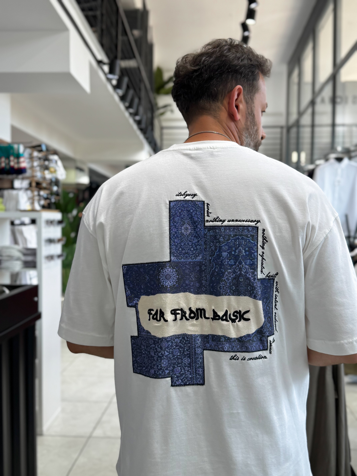 Beyaz Motif Halı Patchli Oversize T-Shirt RES-1117