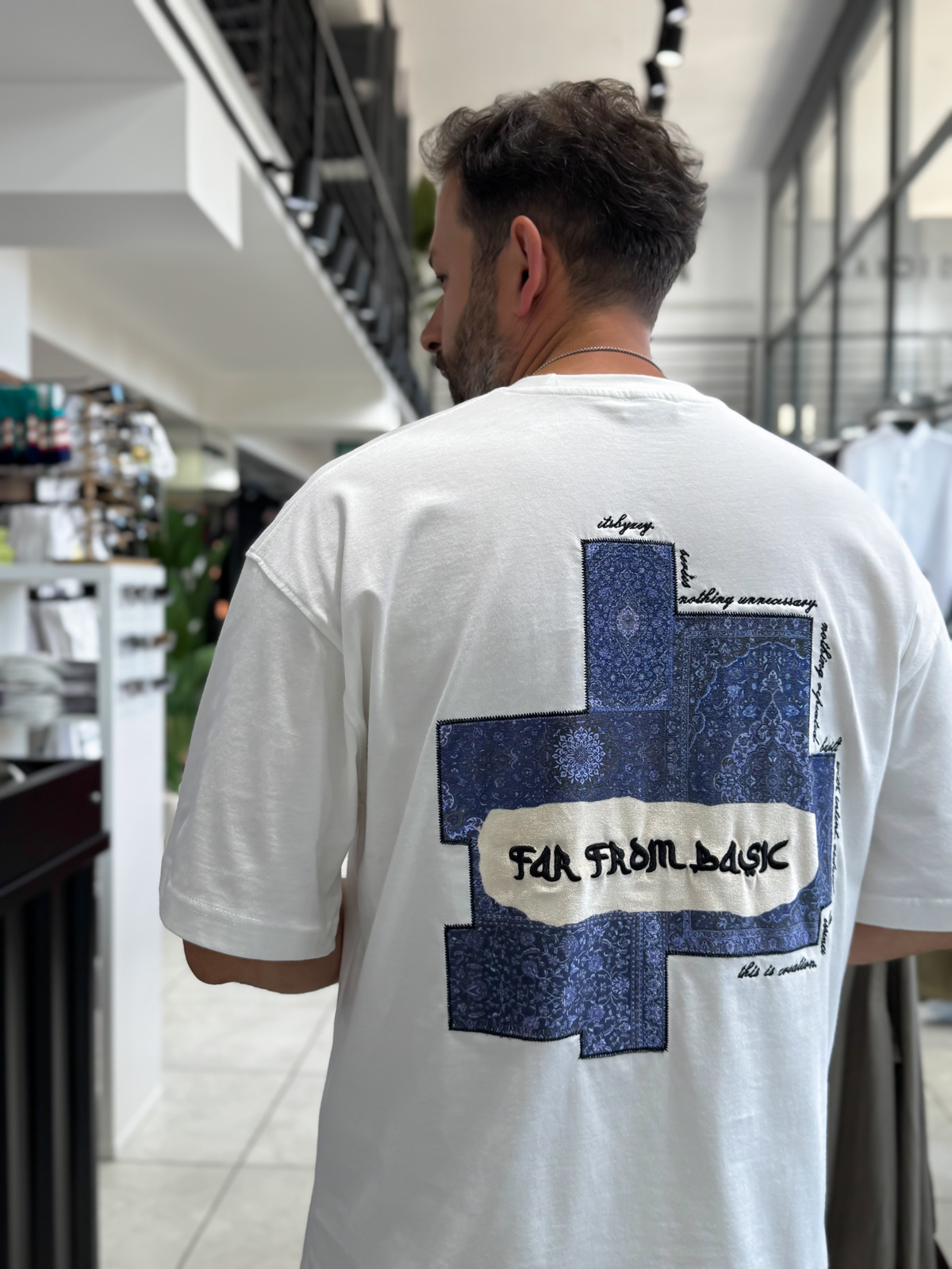 Beyaz Motif Halı Patchli Oversize T-Shirt RES-1117