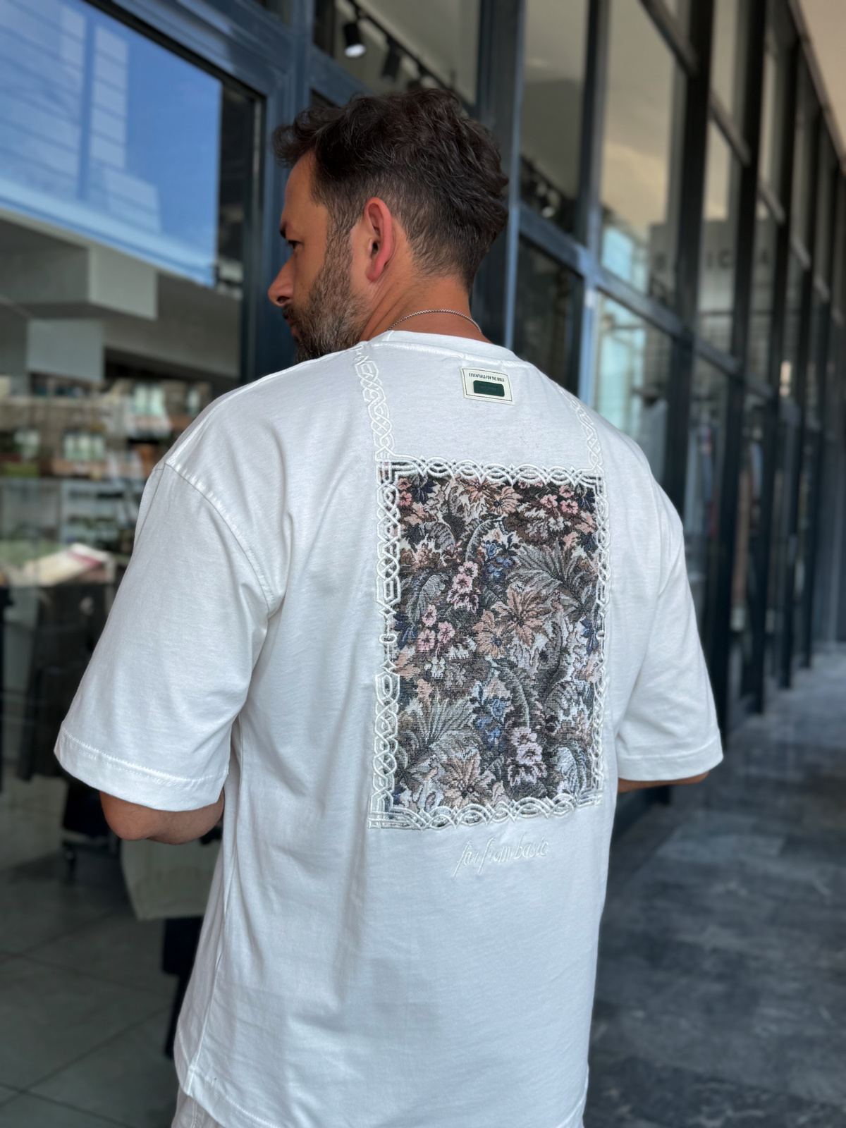 Beyaz Vintage Çiçek Patchli Oversize T-Shirt RES-1125