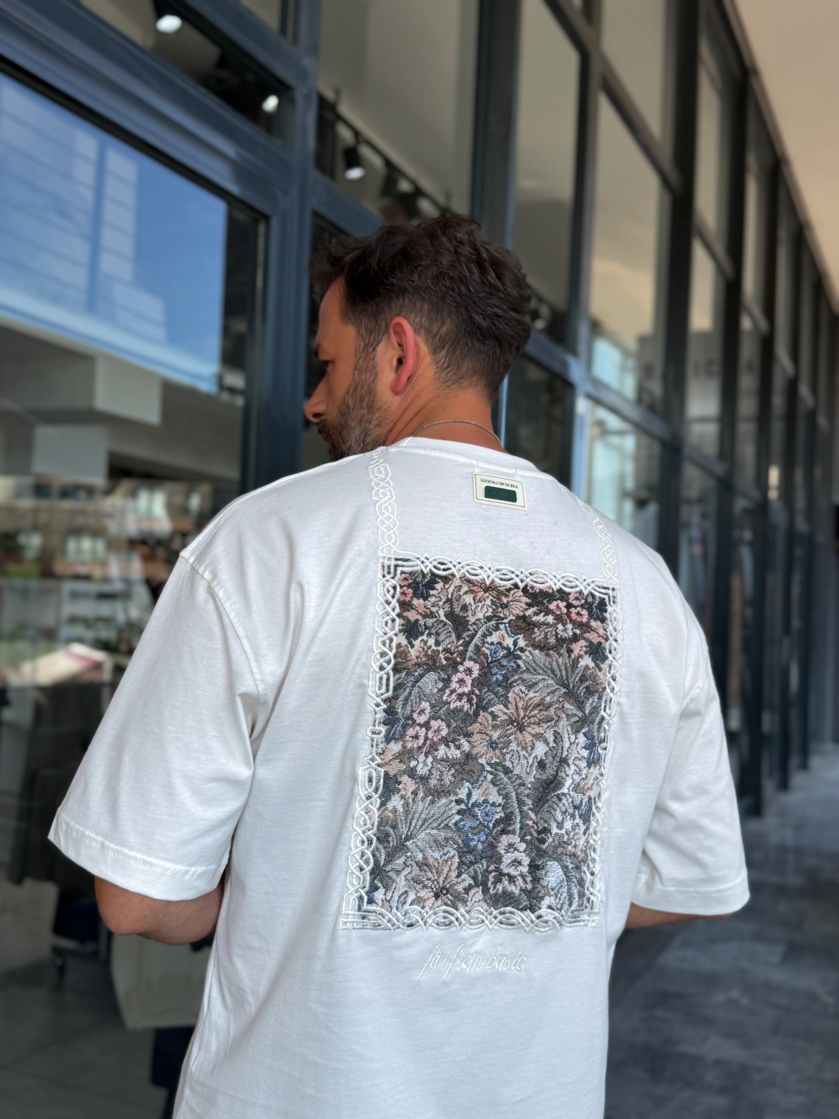 Beyaz Vintage Çiçek Patchli Oversize T-Shirt RES-1125