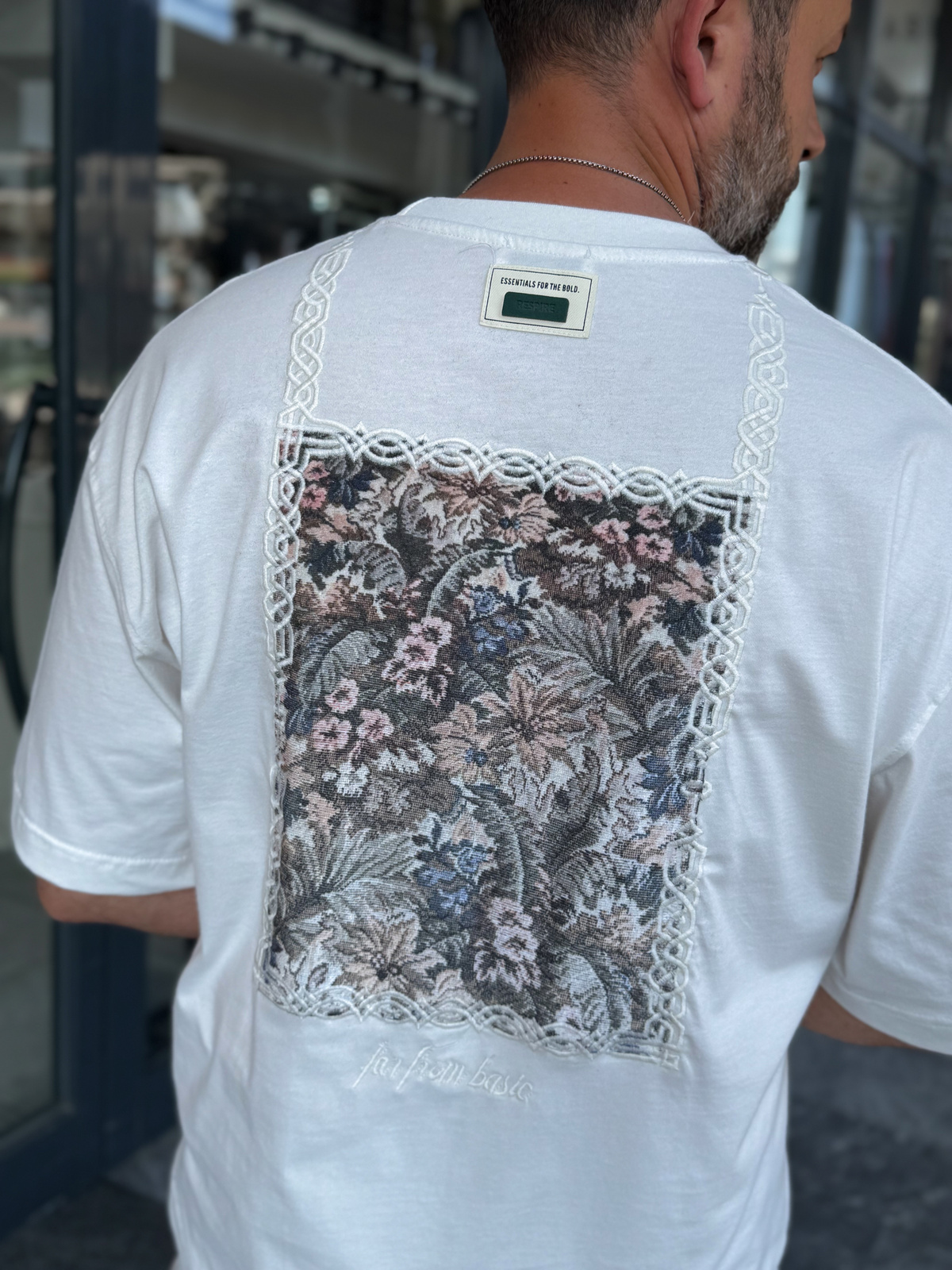Beyaz Vintage Çiçek Patchli Oversize T-Shirt RES-1125