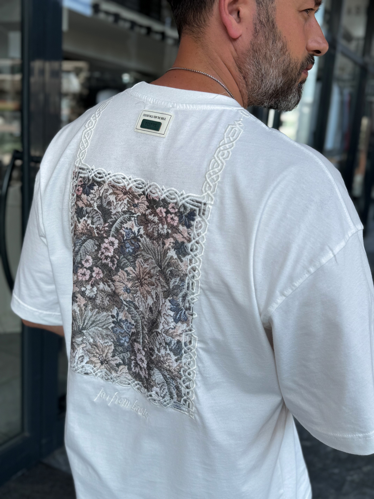 Beyaz Vintage Çiçek Patchli Oversize T-Shirt RES-1125