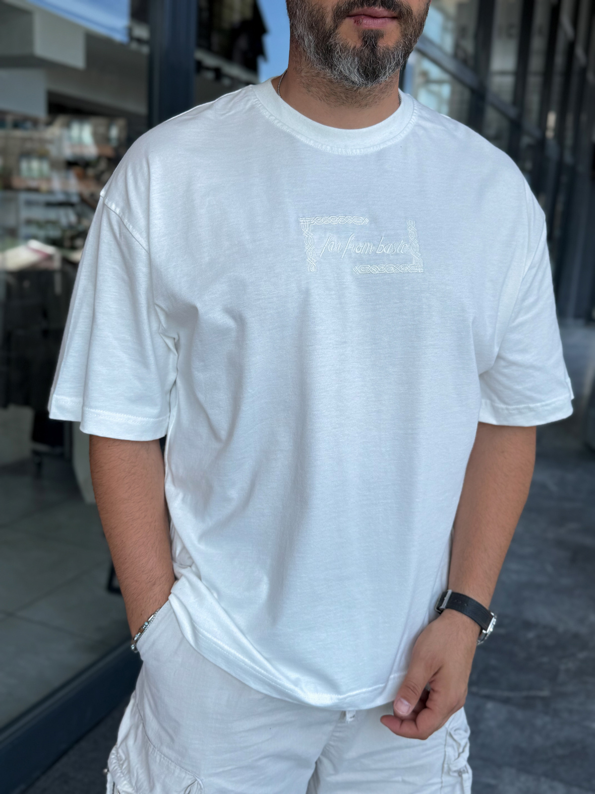 Beyaz Vintage Çiçek Patchli Oversize T-Shirt RES-1125
