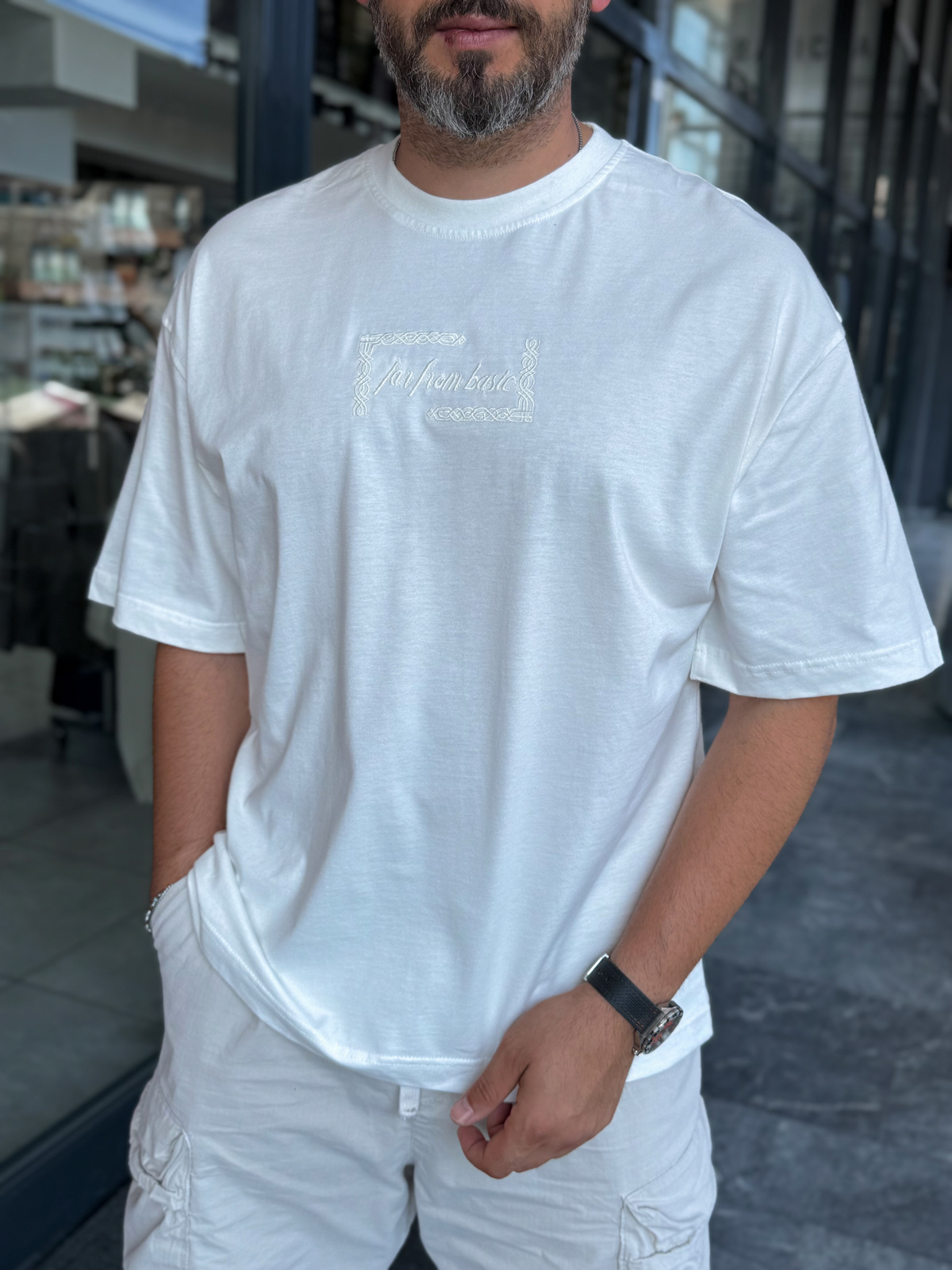 Beyaz Vintage Çiçek Patchli Oversize T-Shirt RES-1125