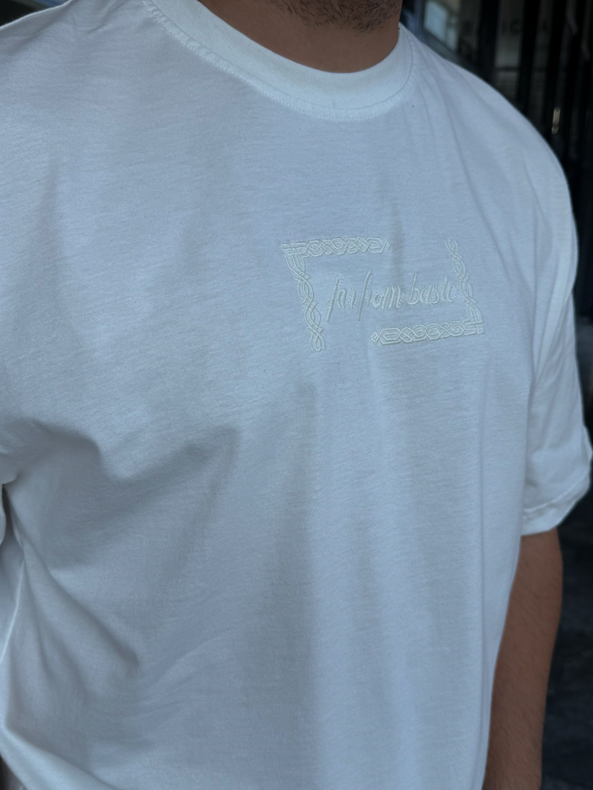 Beyaz Vintage Çiçek Patchli Oversize T-Shirt RES-1125