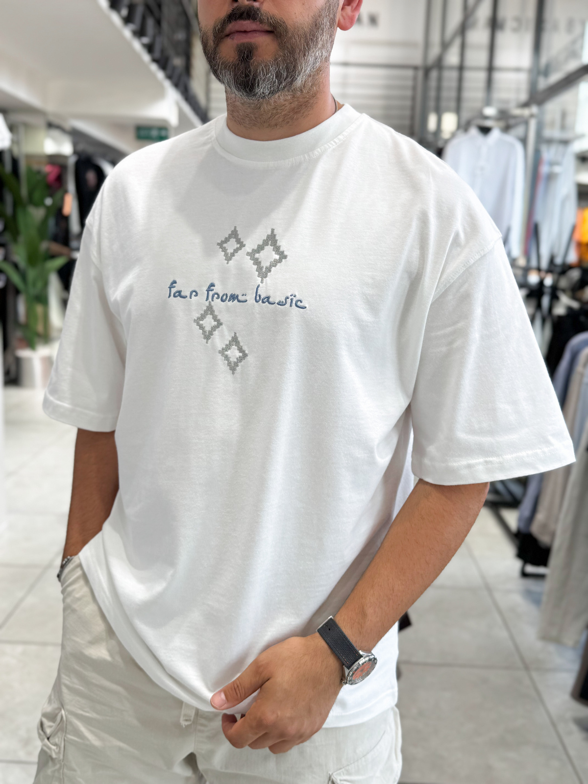 Beyaz Sırt Motif Patchli Oversize T-Shirt RES-1119