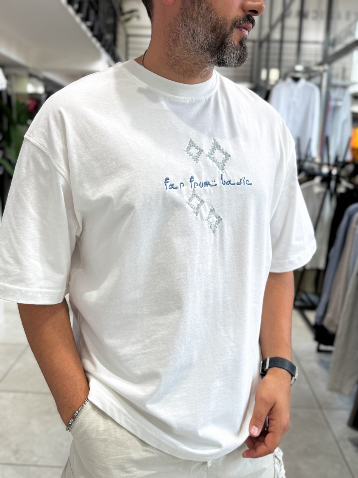 Beyaz Sırt Motif Patchli Oversize T-Shirt RES-1119